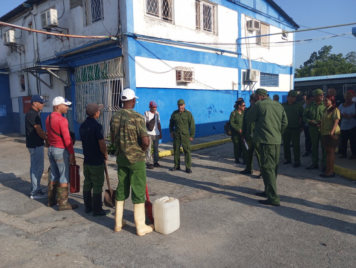 CPescaisla6261's tweet photo. Con la presencia del Consejo de Defensa Municipal se desarrolla el Día Nacional d la Defensa en @pescaisla. #LaPatriaSeDefiende. https://t.co/yGoy7GMw0T