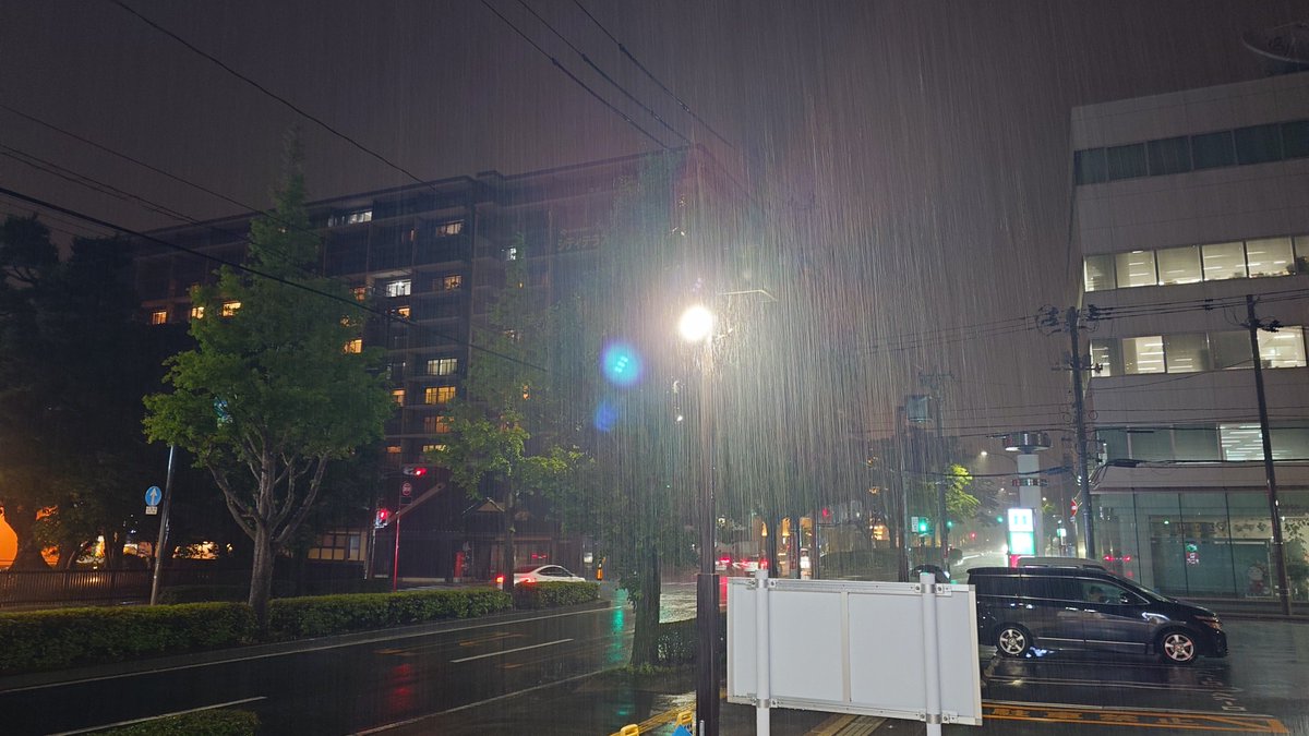 Tada526yskZ's tweet photo. この時間でこの雨 https://t.co/4ImSBp7nGi