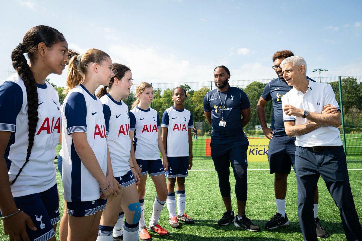 MayorofLondon's tweet photo. I want London to be the best city in the world to grow up in.

My @LDN_VRU has teamed up with the @premierleague and London's football club charities this summer. At Spurs Training Centre, I saw how we’re helping young Londoners build confidence, skills and friendships. https://t.co/KKKWnrQ7XN