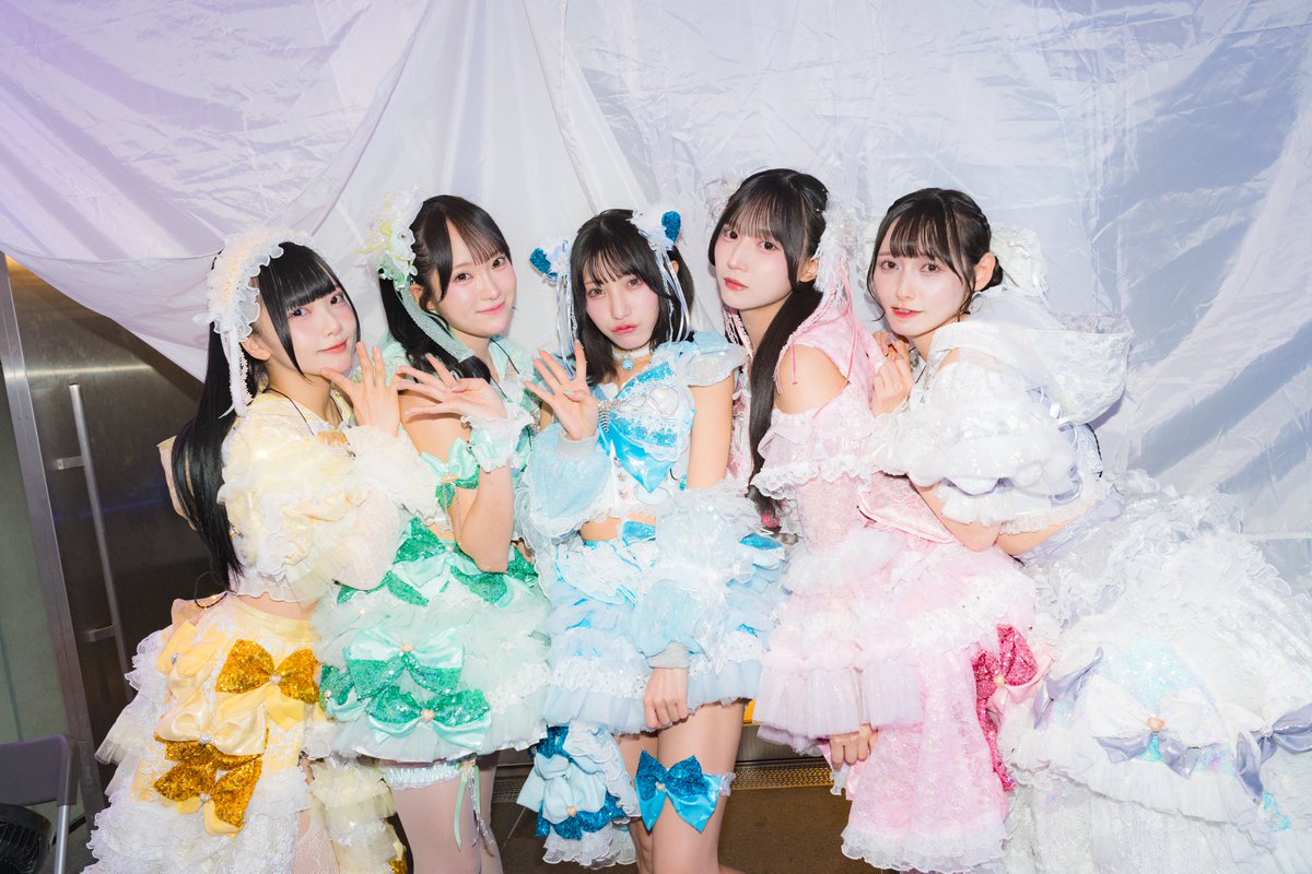 OshimenSponichi's tweet photo. 【Merry BAD TUNE.】
#バチュン #推し面

「Merry BAD TUNE.にしか進めない道を全力で進んでいきます」

結成4周年を迎えたMerry BAD TUNE.が初の野外単独公演を開催！

雨予報をも青空に変えた新宿での熱狂ライブ。 新曲初披露やファンとの「乾杯」など、バチュンの魅力が全開に。

5年目へと走り出す5人の決意と、終演後の熱いメッセージをお届けします。

🔗https://t.co/W2S65GXBrP

@merrybadtune