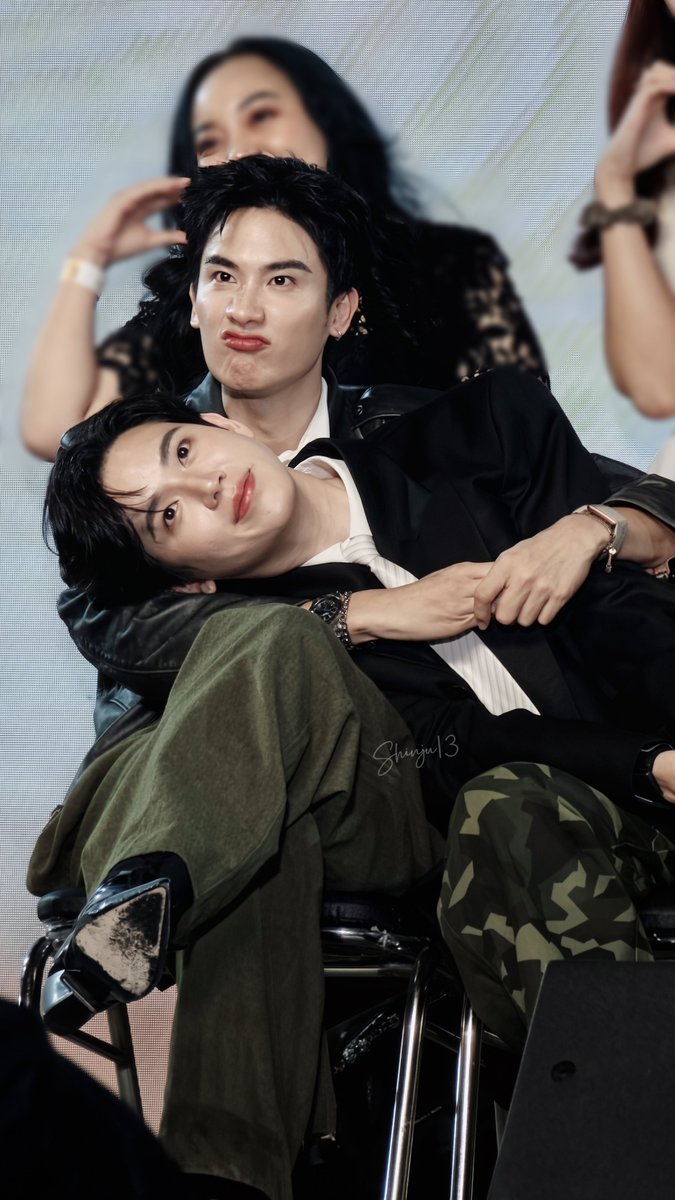 JShinju13's tweet photo. 😊

ADAAP HAPPY LANDING 
#ADogAndAPlaneFinalEP
#Tawan_V #Newwiee https://t.co/Y7aXg2RSf5