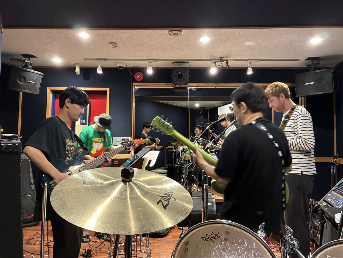 hoshiyan0105's tweet photo. Any Joy？のお二人とリハでした！
明日からライブが続きます！

8月1日 横須賀 ヤンガーザンイエスタディ
8月1日 名古屋 鶴舞KDハポン
8月3日 東京 真昼の月夜の太陽

よろしくお願いいたします！ https://t.co/LQjFKdIMle