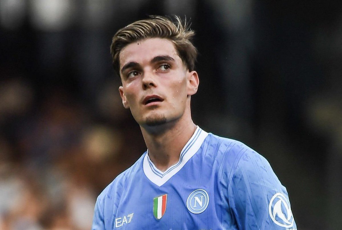 FabrizioRomano's tweet photo. 🚨🔴⚫️ Bayer Leverkusen have sent an official bid to Napoli for Miguel Gutierrez.

Decision up to Napoli now whether they approve the sale or not.

Bayer want Miguel to replace Grimaldo, as BILD and @GuillermoRai_ reported. https://t.co/IDkqaKVgVq