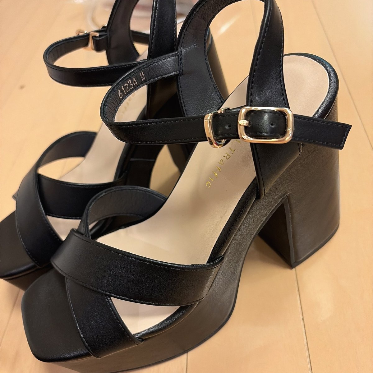 yao_cos's tweet photo. 2足とも元々9900円のやつがセールで7920円になってて、2足購入で9000円やったから思い切って2足なっちゃった😌😌 https://t.co/Cdgg118bRr