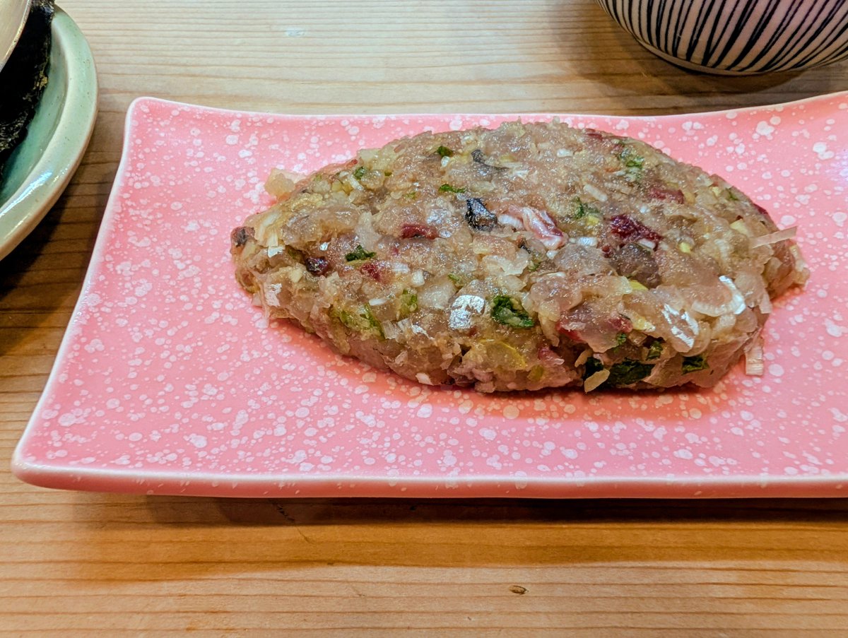 oh_dekanight's tweet photo. 飲食店の世代交代について。
俺よりも全然先輩な人でもサブ的な？役割のパターンがよくあるわけで。
腰が曲がってるおじいさんが第一線で活躍してるのを見るといつ代わるのかな🤔、と思う。
そんなことを考えながら唐揚げをほうばってます笑
鮎キターー
#リアル孤独のグルメ　#SEIKO https://t.co/6IIiCLDP9n