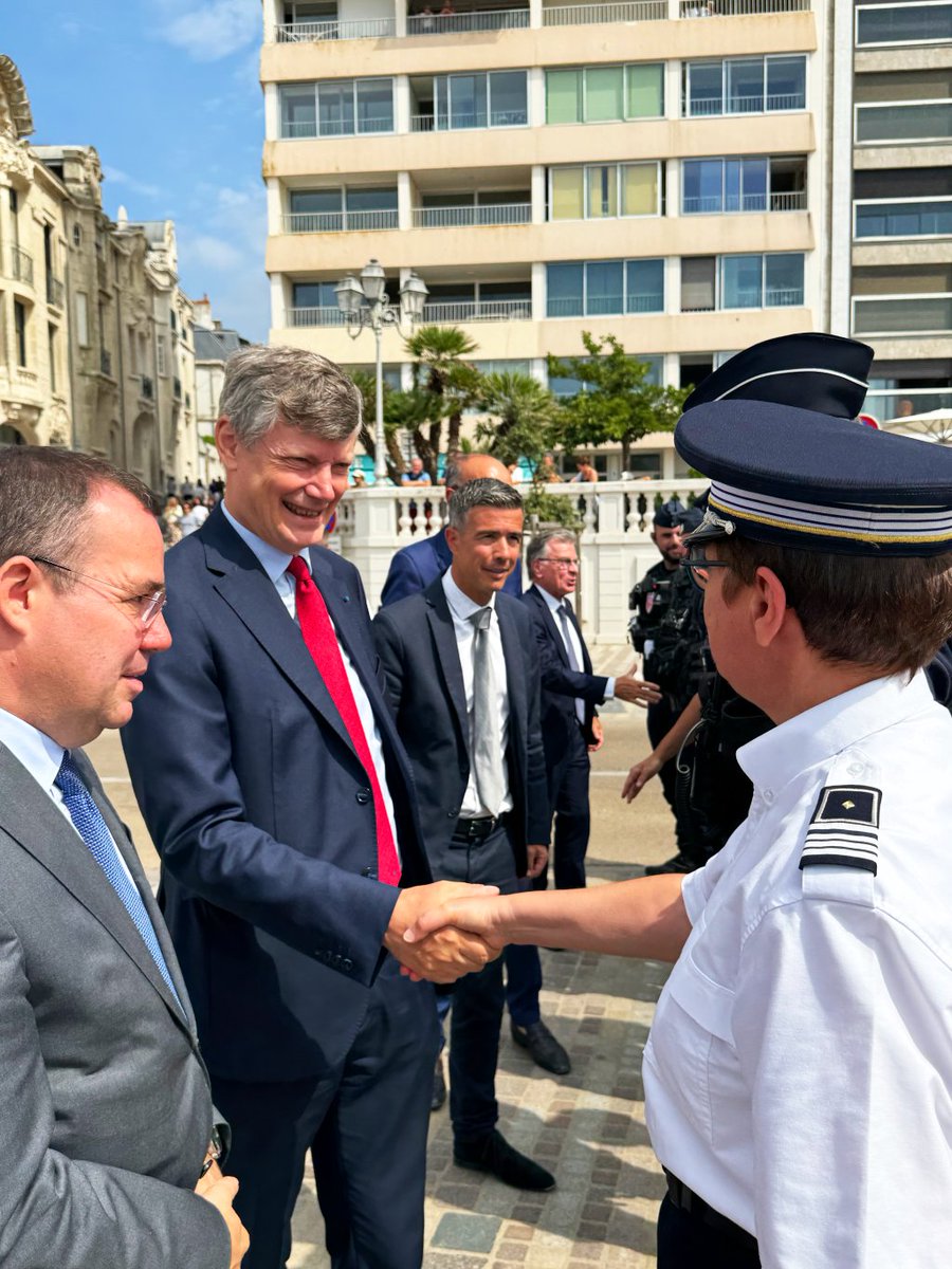 Image de Préfet de la Vendée - #Sécurité | Accueil des renforts CRS estivaux aux Sables d’Olonne par Laurent Hottiaux, Préfet des P