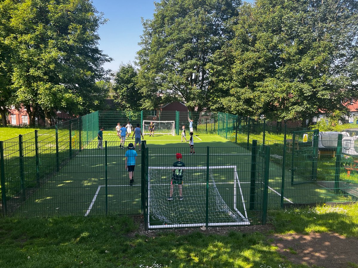 TamesideCouncil's tweet photo. Don’t miss out - bookings are open for school holiday clubs from Tameside’s Holiday Activities and Food (HAF) programme! ☀️

Children and young people must receive benefits-related free school meals and HAF eligibility criteria applies. More info https://t.co/A8JM8KaEXm https://t.co/nuuKTtT93R