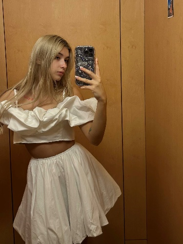 meladison's tweet photo. I just received New cute dress 🌸 from papaa1 via Throne. https://t.co/njuJrhqum4 #Wishlist #Throne https://t.co/YIvZIcLHkp