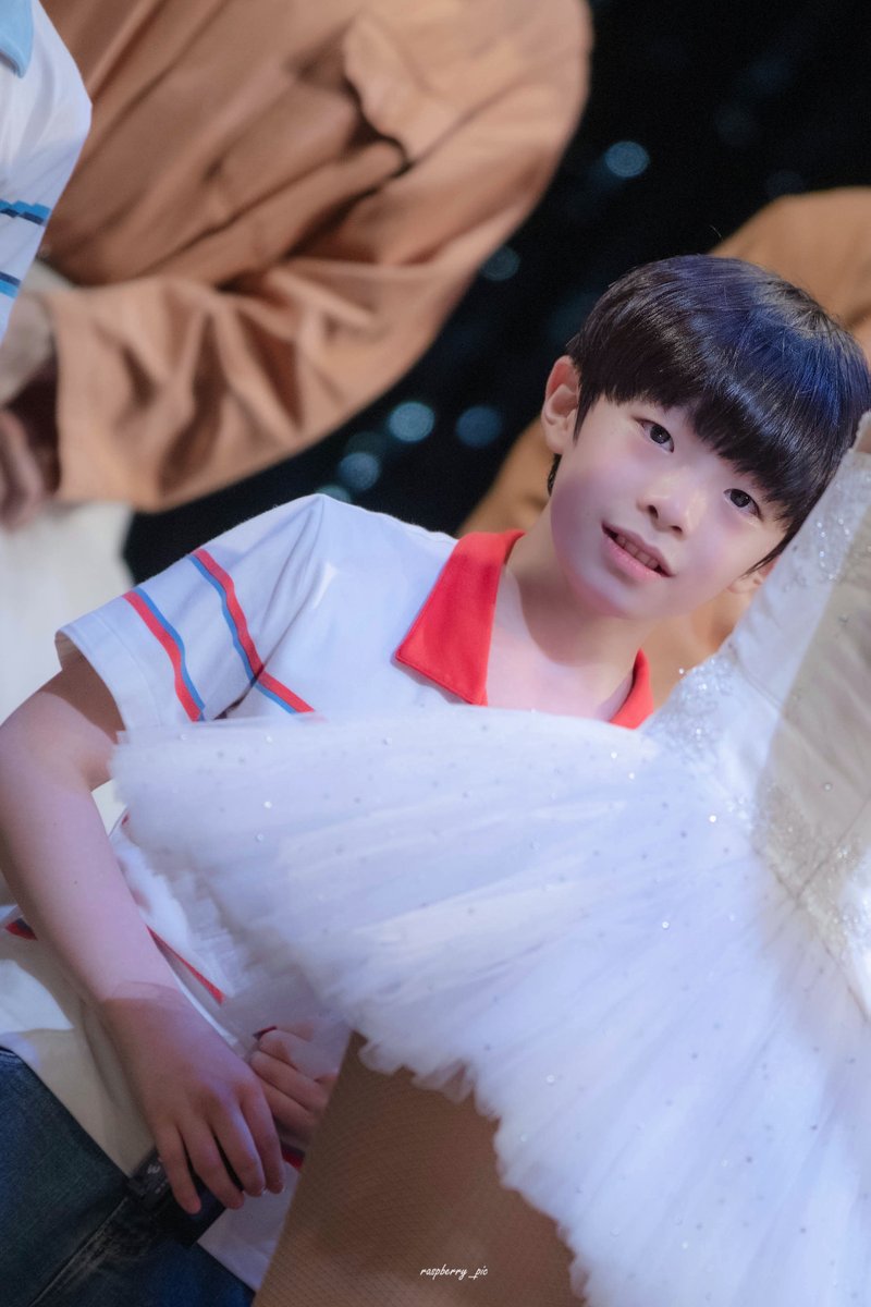 raspberry_pic's tweet photo. 260726 뮤지컬 빌리 엘리어트 무대인사
빌리 役 #조윤우 

사랑하는 여기 검은 언덕
안 떠나리 죽는 날까지 https://t.co/OYi2wYdQCm