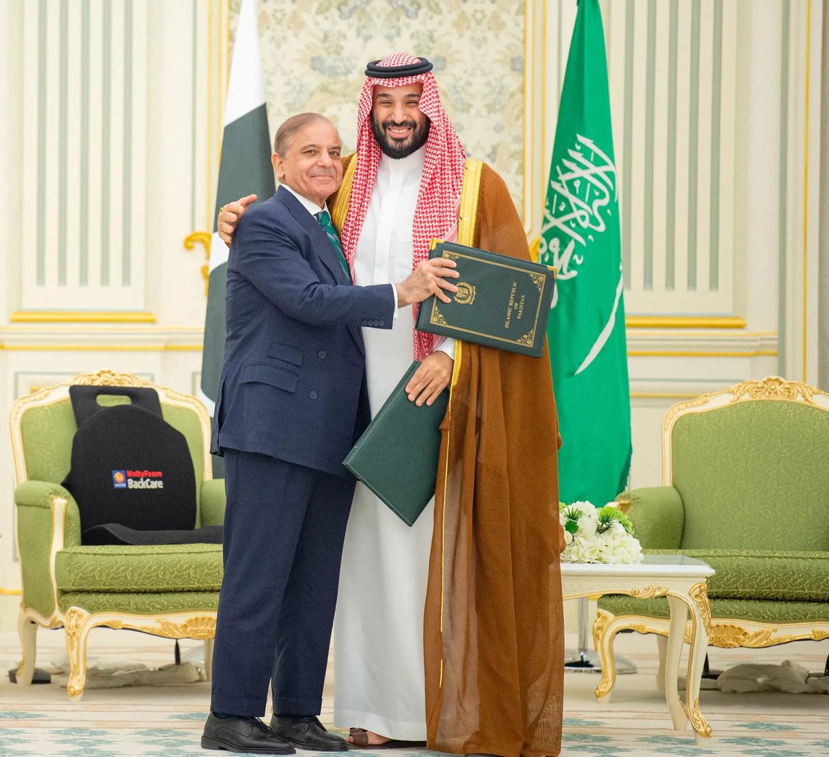 حذيفة فريد Huzaifah Farid tweet media