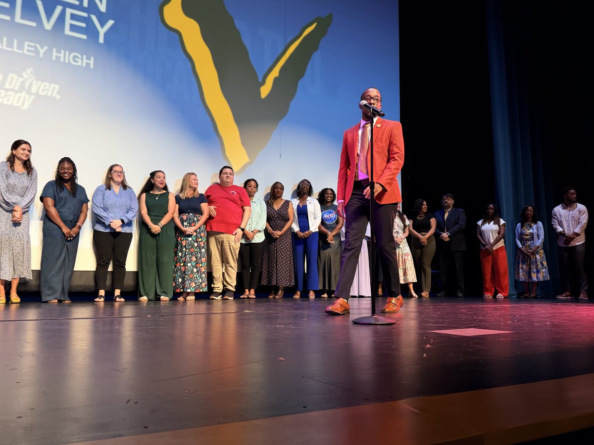 RichlandTwo's tweet photo. 🌟 Our educators are the heart of Richland Two, and today we’re celebrating every one of them. Thank you for choosing to make a difference every single day. #LeadingTheFutureOfLearning https://t.co/wBUNXCGor8