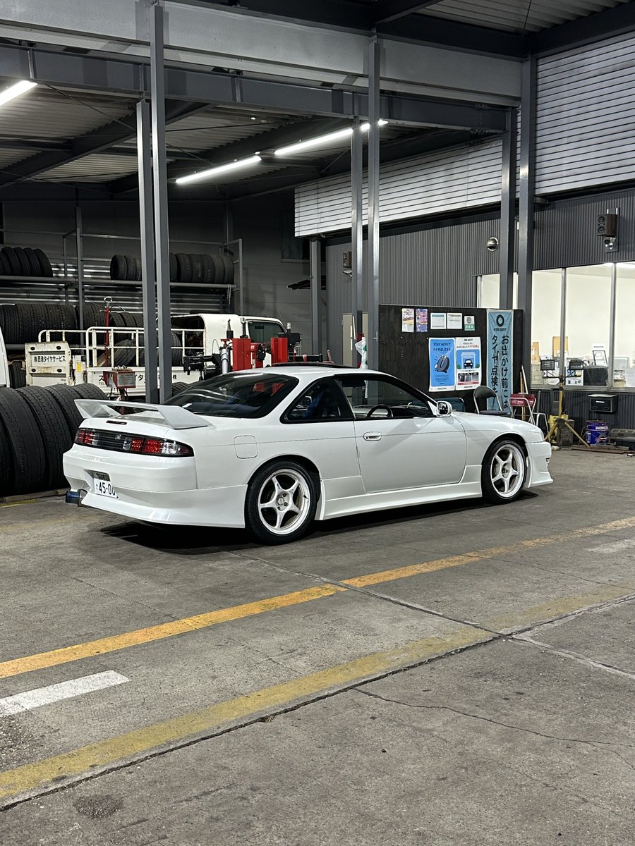 tomocat_works's tweet photo. S14買いました✌️😄

サンルーフ無しを探してたのに何故かサンルーフが付いてきてしまった号😂

とりあえずロードスターで使ってたハンドル、シートを付けてみた🤚

久しぶりに改造車を感じてドパガキになった😄

シルビア エアプの民なので皆様助けてクレメンス😄🤚 https://t.co/0a5lRztsDK