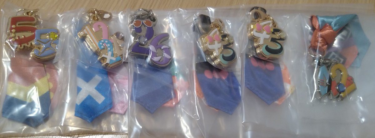 dollar_0111's tweet photo. USJ　ユニバ　ワンピース　コレクタブル　チャーム

【譲】ルフィ　チョッパー　ロビン　ブルック　ジンベエ

【求】ゾロ

8/1(土)15時頃まで
USJ内もしくはUSWで手渡し希望

よろしくお願いします。 https://t.co/7NA0EAVil8