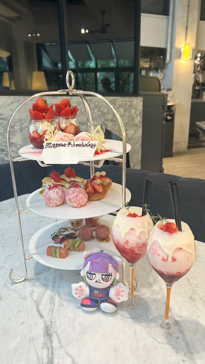 _387960's tweet photo. そういえば先月誕生日だった🍓❣️ https://t.co/CV0htJxIwI