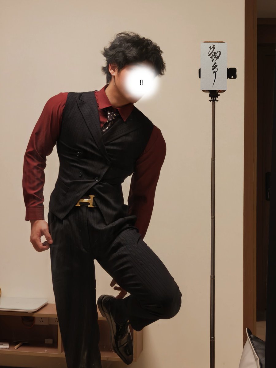 xujiedadada's tweet photo. 你也很难想到吧，这样的人也就是条骚狗而已，会为了得到一巴掌，为了自己的裆部能被踹一脚而朝你下跪，朝你吐舌头，翻着白眼只是求你把他当成工具。
白天还是上司身边打扮得有点过分精致的助理，晚上就变成了让上司泄欲的性奴 https://t.co/JdJWLoqnJg