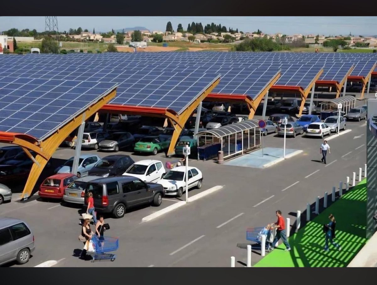 Forever40Health's tweet photo. We should be doing this everywhere!

Parking lots are wasted space under the sun.

Cover them with solar canopies and you get:

• Clean power
• Cooler cars
• Shade for people
• No new land needed

Same asphalt. Way better outcome. https://t.co/YFSpQjleqS