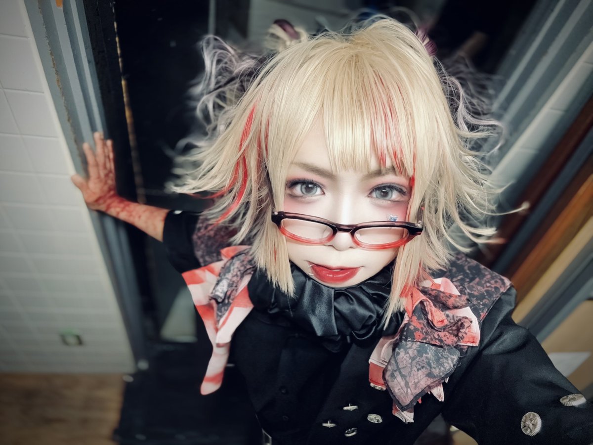 41730official's tweet photo. KICK THE SiXTEEN 4 金沢AZ
ありがとうございました���!!
お久しぶりのAZにワンマンで帰ってきました。
金沢は来る頻度も高かった分、ワンマンでのやりやすさは地元かな？と思うほどですね。居心地いい。

今日もステージのポジショニングを変えて、4人横一列の編成にしてみました。
絵面的には意外にもスタイリッシュでカッコよかった気が。
やりやすいかというとかなり微妙()ですが。
けど、景色が変わると新鮮でとても面白かったですね。
これも今だから出来る刺激の一つかな。
明日もこの形なので、特殊な１日を楽しもうー☻!!

#KT16
↑いいねしにいく