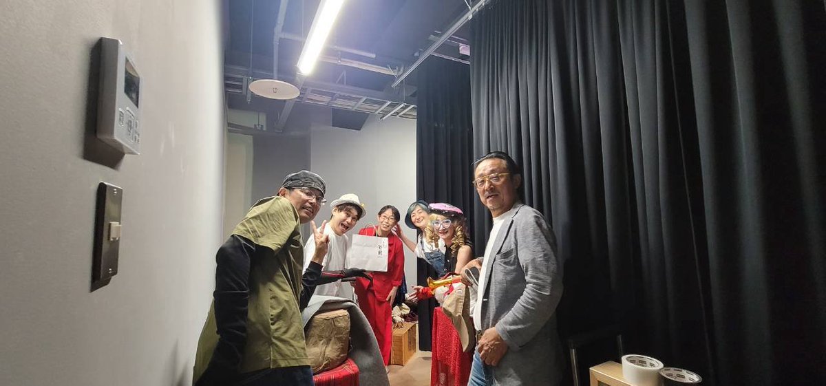 kazu_dee's tweet photo. いいだ人形劇フェスタ
Ｆ−１腹話術GPファイナリストたちによるスペシャルライブ

無事おわりました〜

サプライズご訪問もあり！
子どもたちもたくさん！
立ち見や直床座りの方までも！

感謝！！

今、心地よい疲労感に包まれております。

バルーンアートのポーをいただきました。かわいい！ https://t.co/6j6CXWqeYn