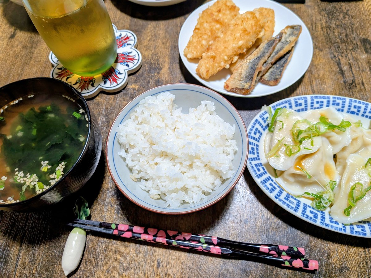 kojiwom's tweet photo. 今週もデロデロに疲れた……
最後の力を振り絞ってご飯を食べ…ます……ｲﾀﾀﾞｷﾏｽ https://t.co/8QdEqccV9D