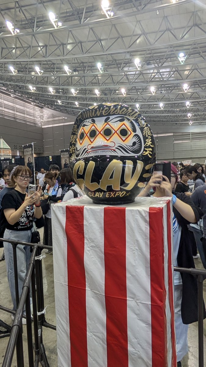 hiroki19790601's tweet photo. #GLAY
今日はGLAYライブ最高でした。MC少なめでしたが、メドレー、懐かしい曲もありました。 https://t.co/I19xGpBmEY