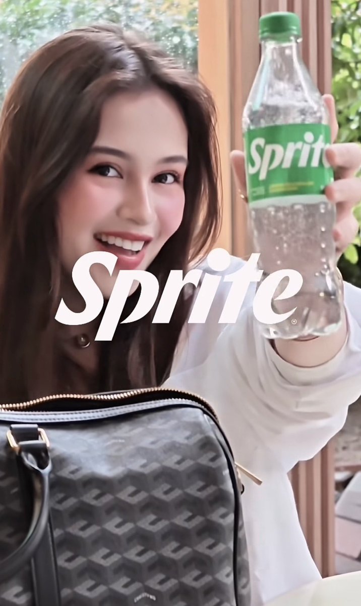 KrystonDiscord's tweet photo. Another achievement for you, Krystal! 🥹💚 

Sobrang saya namin makita na na-feature mo yung birthday gift namin sa endorsement video mo. 

It honestly made us feel like we're part of your journey. We're so proud of you! More endorsements, more milestones, and manifesting a movie or teleserye soon. 

We'll always be here supporting you every step of the way. You deserve nothing but the best. 🤍✨

KRYSTAL MEJES SPARKS SPRITE
#SPRITEfiedbyKrystal 
#KrysTonDiscord