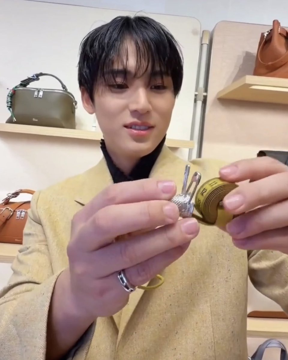 World9746's tweet photo. ㄴㅓ가 재밌으면 됐다.....🐌🐌 https://t.co/yJ3tRnBRGG