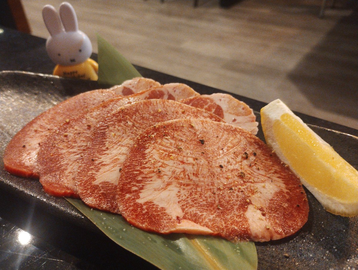 mocyatto's tweet photo. 焼肉@国立！
生でも許されそうなレバー。すべて美味しかったー♥ https://t.co/ziJwkeGZhe