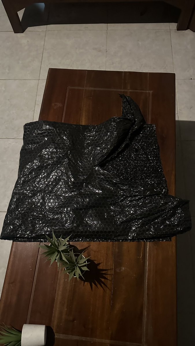 oiysy_id's tweet photo. @jntexpressid @TikTokSupport @tokopedia cem mana ini paket yang dateng udah di unboxing sama kurir tinggal bubblewrap doang? Mentang mentang jaket buat PAKE DI MOTOR 
#zonauang #zonajajan #SpiderManBrandNewDay https://t.co/nhT6q6GYA5