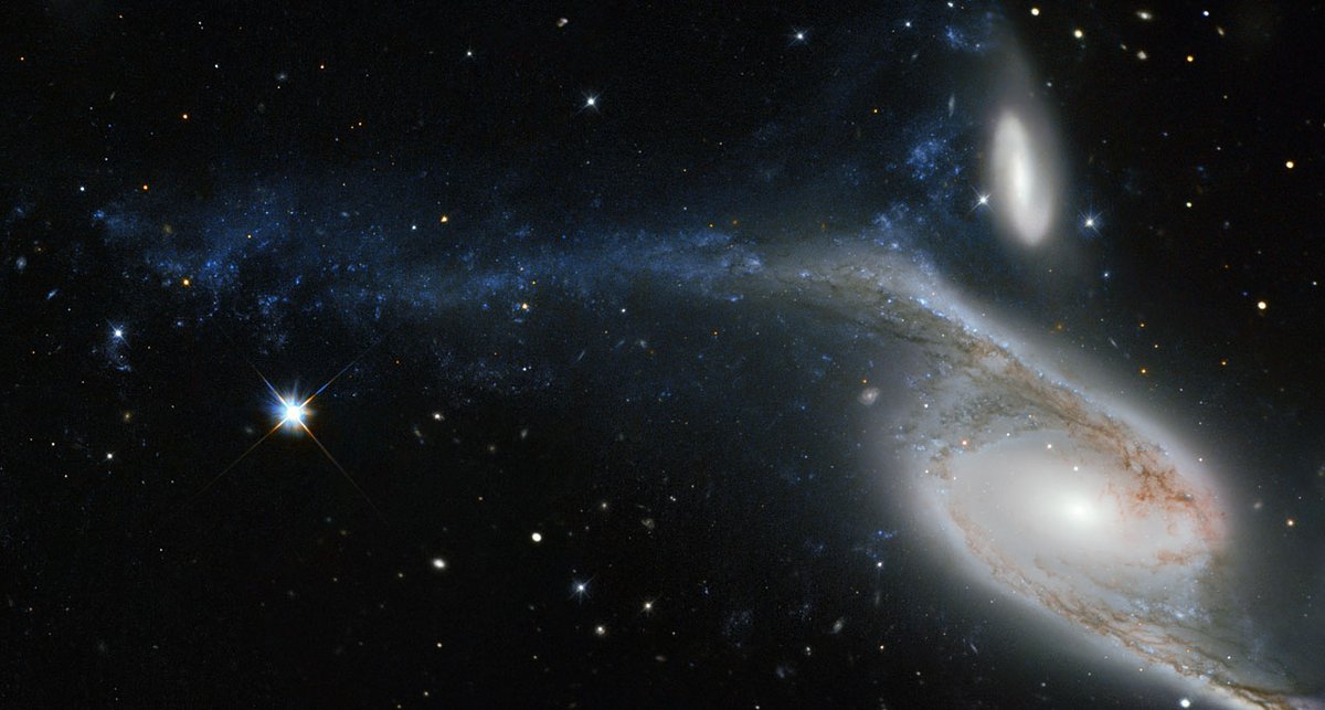 Mario_Livio's tweet photo. This @NASAHubble image shows the galaxy NGC 6872. Its unusual shape is caused by its interactions with the smaller galaxy that can be seen just above NGC 6872, called IC 4970. They both lie roughly 300 million light-years away from Earth. https://t.co/fwZHOLHpaL