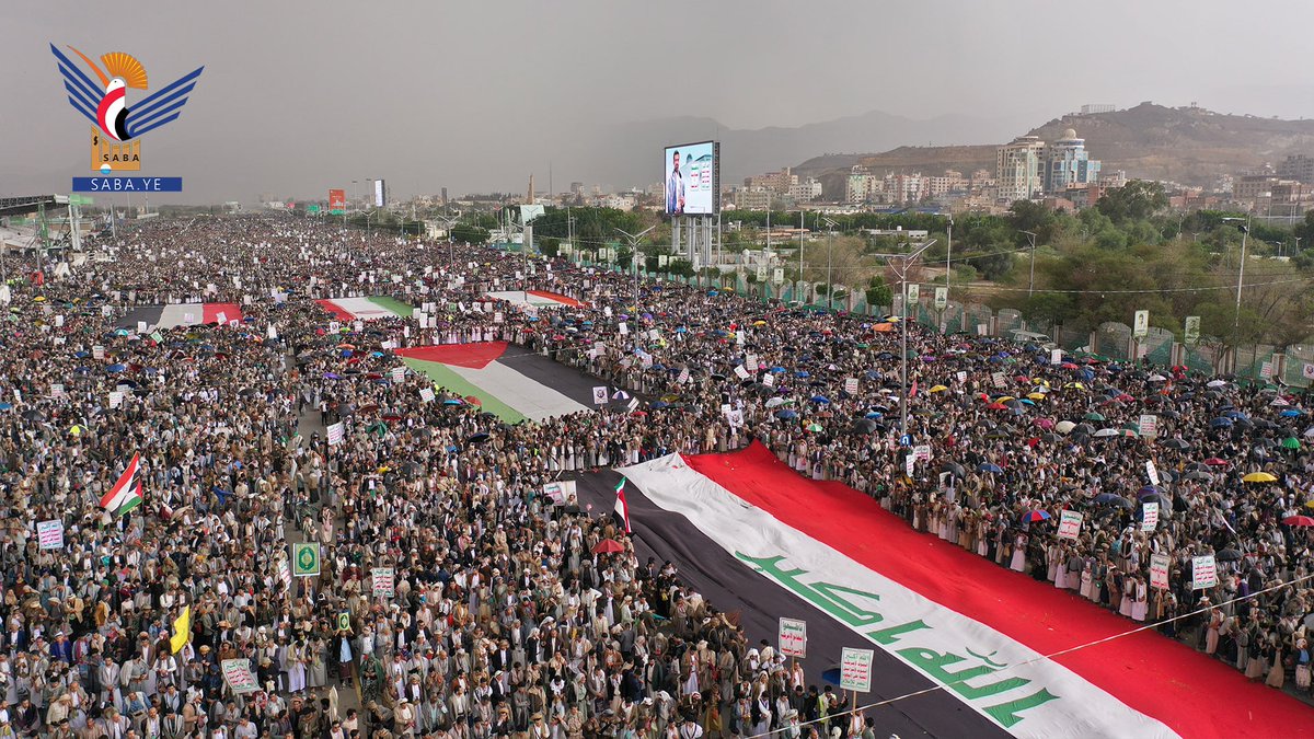 alsyasiah's tweet photo. صور جوية | رغم غرارة الأمطار.. احتشاد مليوني في ميدان السبعين تأييداً لقرار تثبيت معادلة "الحصار بالحصار والتصعيد بالتصعيد" والتضامن مع دول المحور

مسيرة "الحصار بالحصار.. والتصعيد بالتصعيد"

#الحصار_بالحصار 
#التصعيد_بالتصعيد 
#وكالة_سبأ
https://t.co/v15r0PmgMA https://t.co/d0sjPwEbju