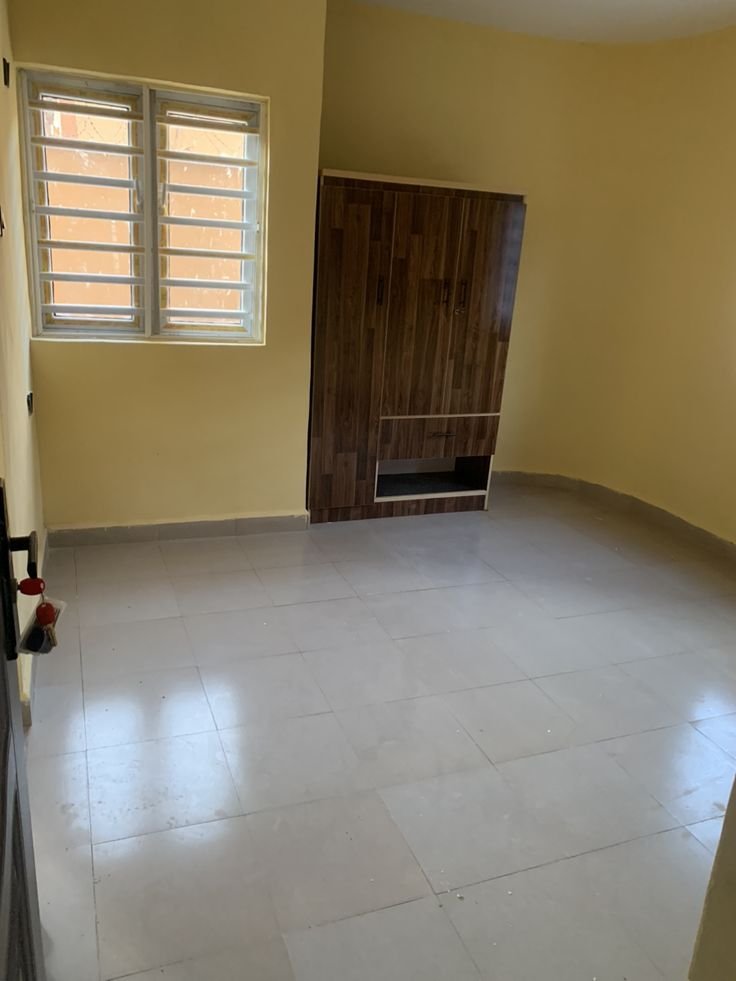 BigMickey_02's tweet photo. Early January, I got scammed by an agent i met on Facebook. We got in touch and he took me to see some apartments in Ikeja. Out of all the houses he show me, I decided to go with one particular apartment. https://t.co/S8t8VQ8pqT