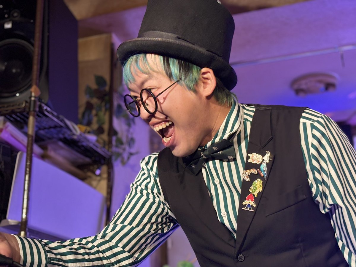 yumimimi103's tweet photo. 【7/31 タクトくん@池袋living bar FI5VE】

1.カリスマくん
2.どうぶつ知りたいソング
3.SUPPONPON
4.ビンカーン大統領 https://t.co/eQGJ2GlBVM