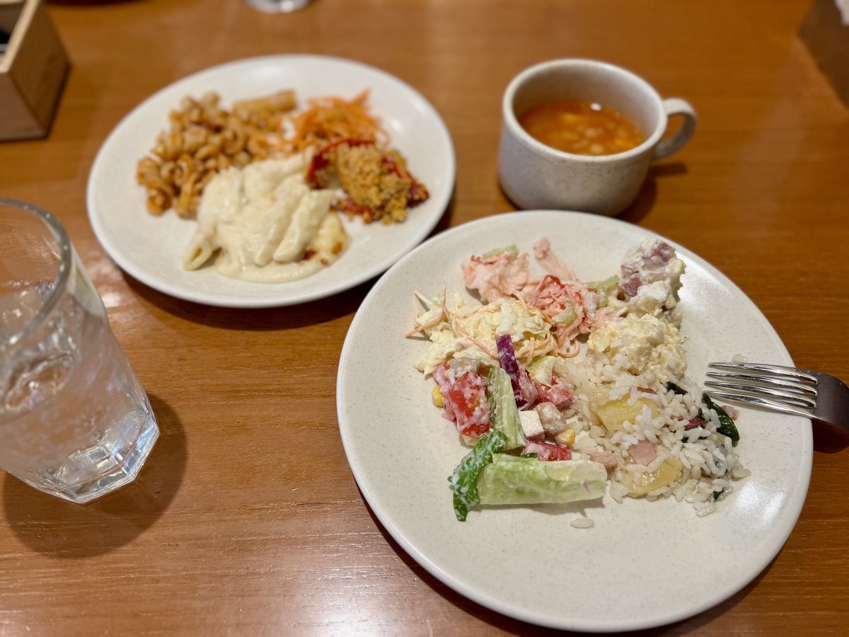 kenchousashi's tweet photo. 昨日は奥様が大好きなユニコーン阿部Bの還暦祝いライブに参戦よぉおお
神すぎるセットリストでサイコーぉぉおお
大好きなHELLOで泣いちまったぁぁあ
ライブってサイコーやぁぁぁあ

シズラーもサイコーやぁぁあぁ https://t.co/kTzQRI86nu