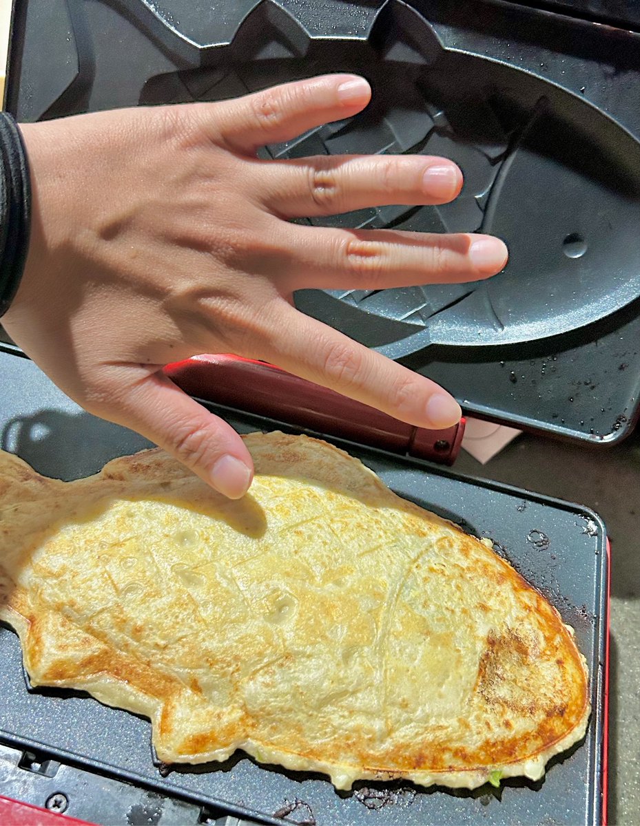 cro_u1's tweet photo. うちの子が気に入ってる
でかフィッシュ🐟˜˷

公式ではたい焼きのメニュー推してるっぽいけど、大人でも大きすぎるので食事用にしてる https://t.co/CdoZCBmgyG