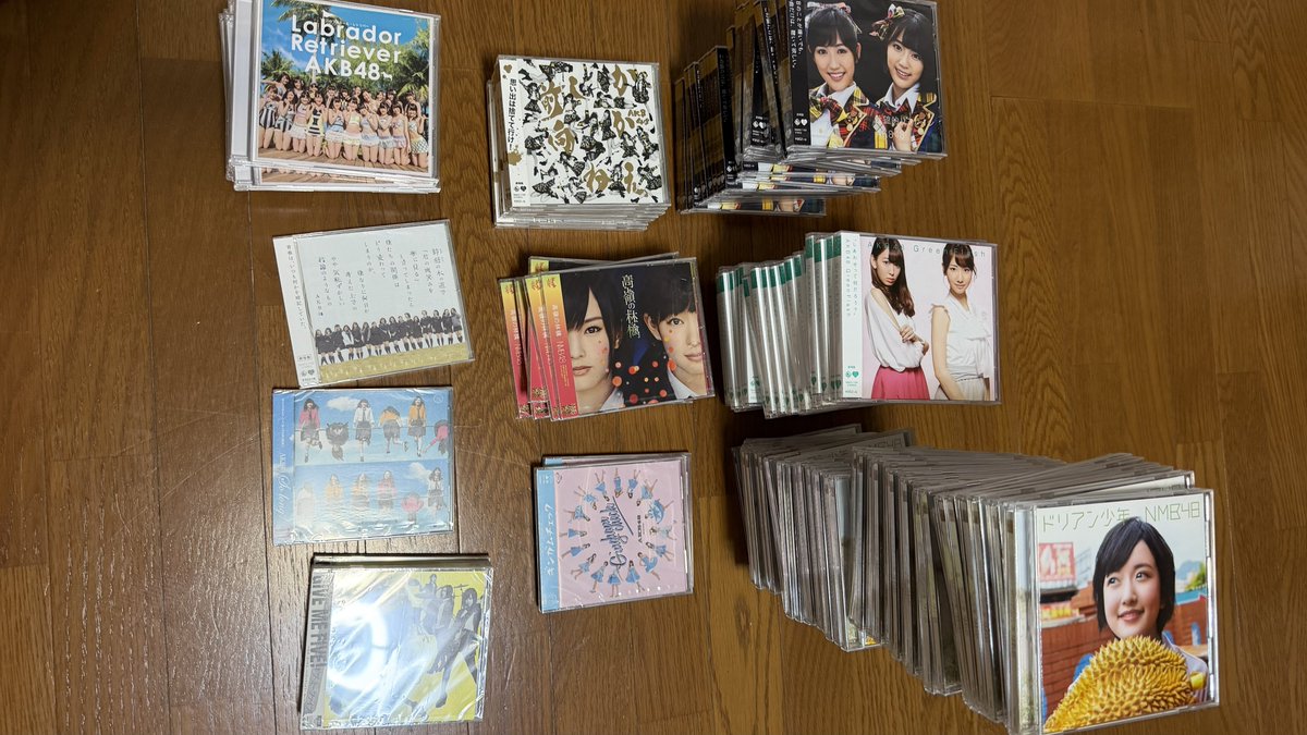 taromo1109's tweet photo. 前回の帰省で全部捨てたと思ってたけどまだ残ってた。昔からやってること変わらん😇
AKBオタの後半は、ほぼ握手会参加できてないし、曲も全く記憶ないw https://t.co/AdVlTjqcS2