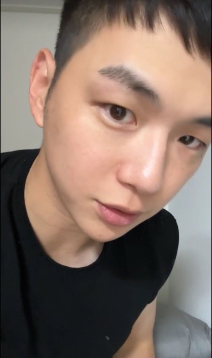 DonttouchMy__'s tweet photo. 아 심장에 무리옴.. ㅈㄴ귀여운데잘생김 https://t.co/xSrBaYnnBQ