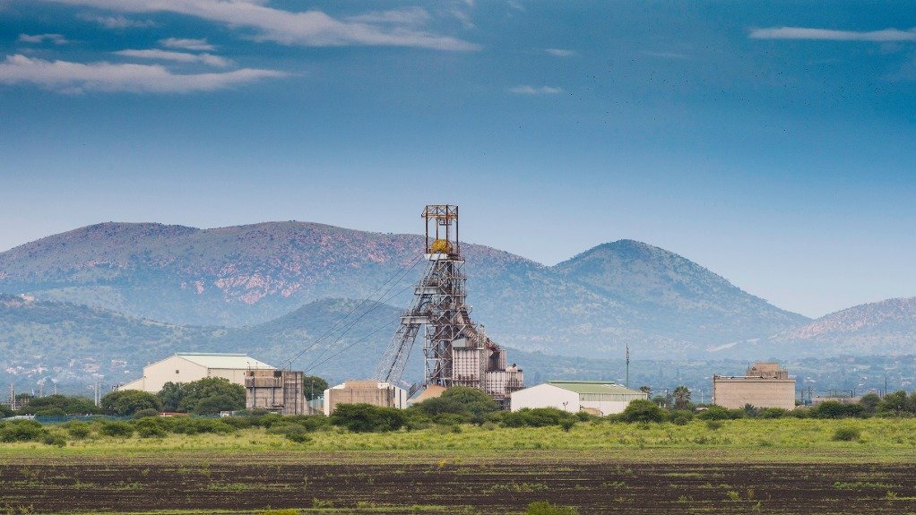 MiningWeekly's tweet photo. [𝗜𝗖𝗬𝗠𝗜]
𝐓𝐨𝐩 𝐒𝐭𝐨𝐫𝐲 𝟏

Implats Rustenburg temporarily suspends production following safety incidents 

https://t.co/1ZK4KvzvdX 

#Implats #Platinum #SafetyReset #Mining https://t.co/PVbIN3ZMIM