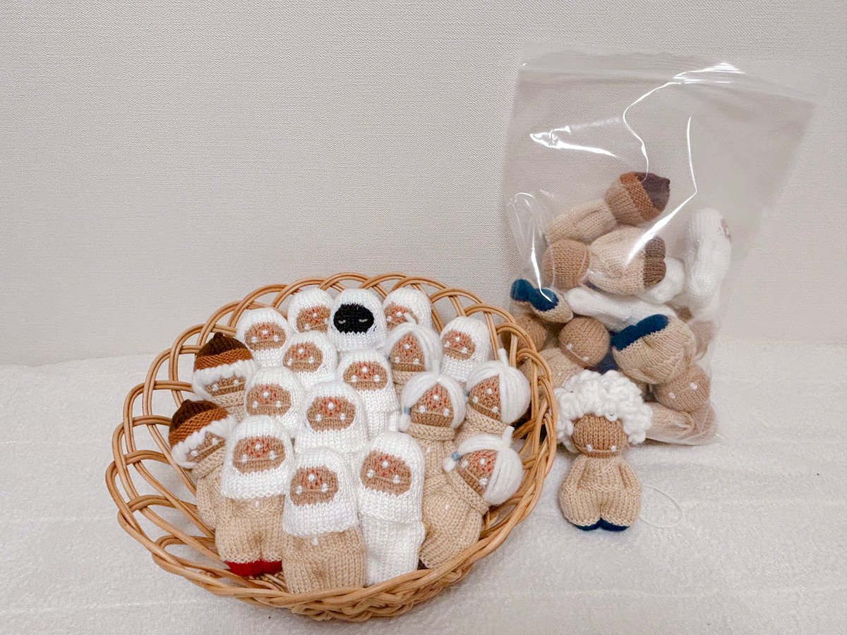 starchildren72's tweet photo. 待って。星ぐるみを出来るだけたくさん連れて行きたいから、今編んでるから！何故か腕は2本しか生えてないし、1日は24時間しかないし明日は7月32日だし！！！
#SkyArtFest #星ぐるみ雑貨店 https://t.co/GDTA5S4PBt