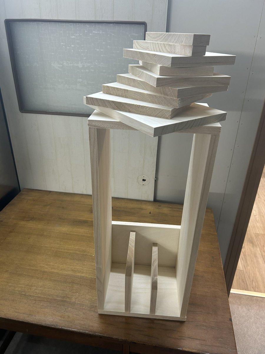 arukanadou's tweet photo. 古本 あるかな堂
新しい看板とアドバイス
昔から人の意見やアドバイスを素直に受け入れるのが、苦手でした🙄お陰様で、色々痛い目に😱今日は、新しい看板を制作🌱途中、知人の高校生から、的確なアドバイスを貰う。
今日は素直に聞けました🌼サンキュー、大地くん
#古本屋 #本屋苔 #KMGWB https://t.co/NvnH7l6a0o