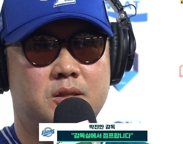getbluegoya's tweet photo. 어떻게 감독 인터뷰 헤드라인이
"감독실에서 점프합니다" https://t.co/WCIHRIO1Zk