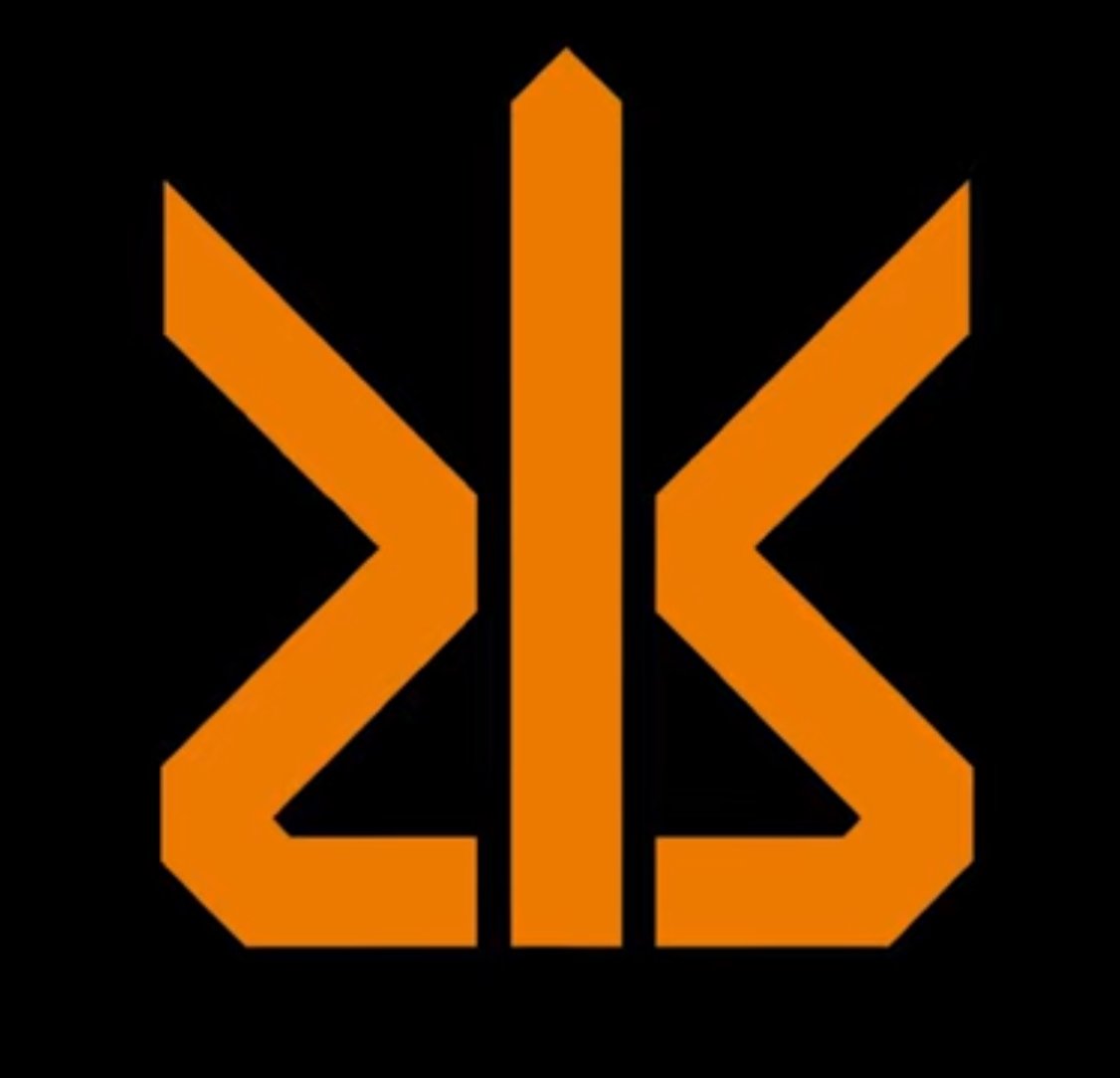alirezas7798's tweet photo. به نظرم KomputerKa باحال‌ترین چنل گیمینگه روایتش نه خشک و جدیه، نه الکی شلوغ دقیقا همون‌قدر که باید بامزه‌ست

اولین ویدیویی که ازش دیدم رزیدنت اویل ۲ بود خیلی باحال حال کردم
صحنه‌ای که لیان میپره جلو تیر 
  “داداش ده دیقه‌س دختره رو دیدی؛ چرا ؟! 😂”

و این اواخر هم که شاهکار رزیدنت اویل ۹
و چه صورت تیر زدنیی 🤌🏼