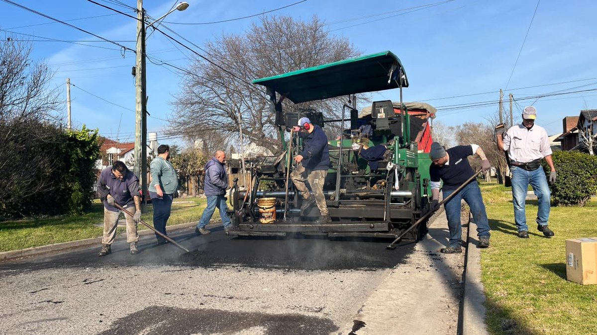 emvialmgp's tweet photo. 🚧OBRAS DE REPAVIMENTACIÓN

📍Barrio Colinas Peralta Ramos. 

👉Finalizamos  la renovación de 1.200 metros cuadrados de asfalto sobre Acha y Bermejo, entre Fortunato de la Plaza y Mario Bravo. https://t.co/8fDwt77ViV