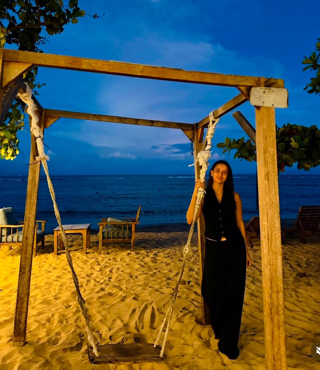 TheDailyJagran's tweet photo. Triptii Dimri’s Vacation Diaries Are The Perfect Blend Of Calm, Candid And Stunning
.
.
@tripti_dimri
#TriptiiDimri #VacationDiaries #TravelMode #Bollywood https://t.co/5ZpsrDzdvu