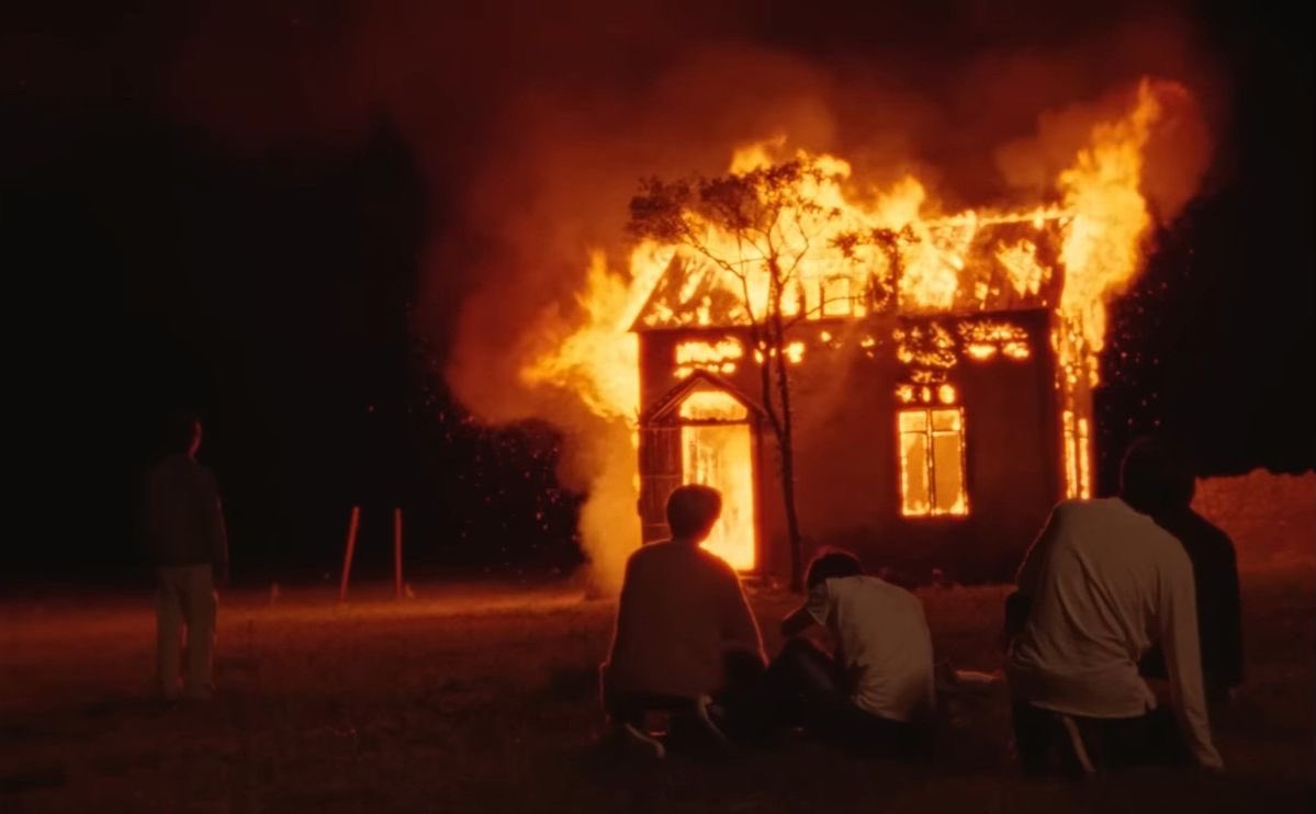 usayyunie's tweet photo. they’re not enhypen if they don’t burn down EVERY single house they’ve been in😭😭 https://t.co/MnSTq3hsLk