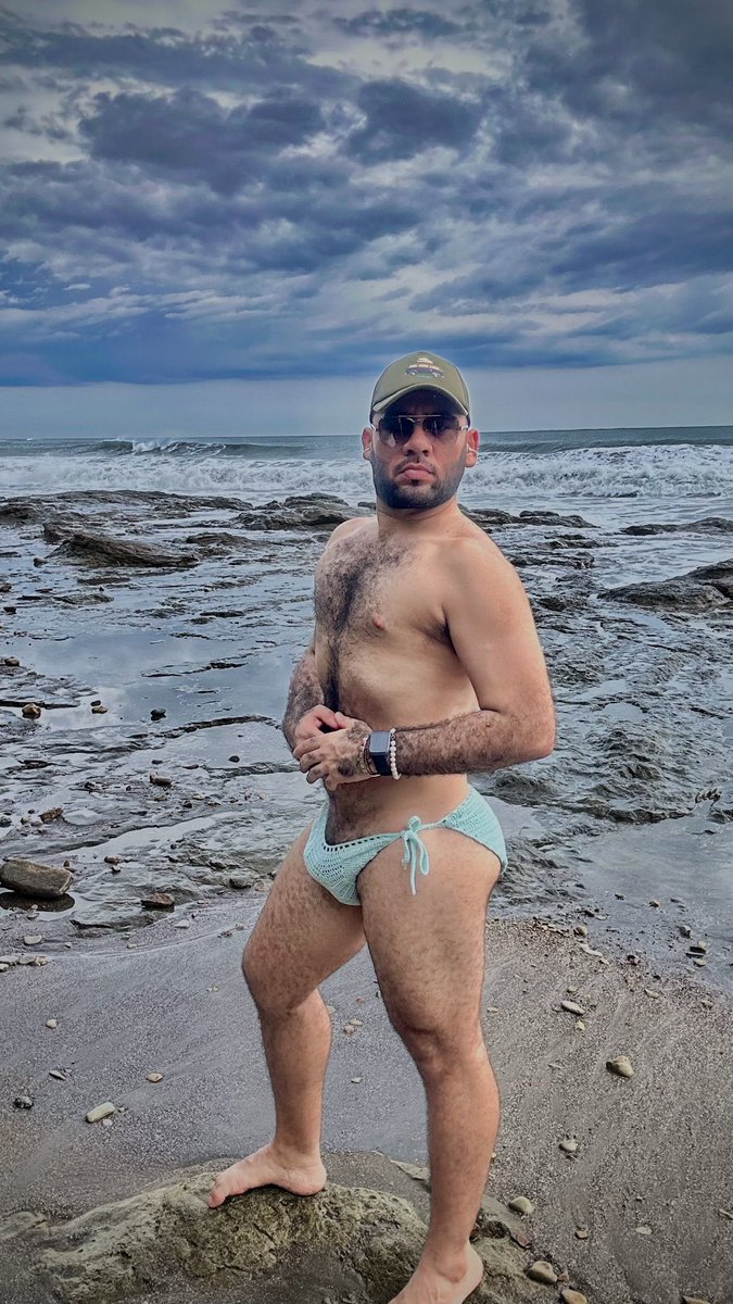 isrraleo's tweet photo. 🌊✨✨
#beach #hairy #hairylegs #BearCommunity https://t.co/3ljewZCRs9