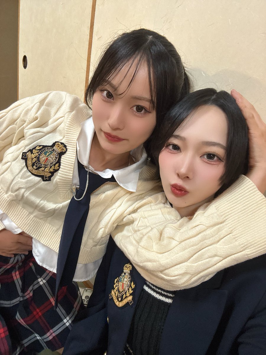 kohina_narita's tweet photo. Heavy kawaii fes
ありがとうございました！！🎤🖤

初めて #スクールバッグ計画 として出演させていただくフェスでとても緊張しましたが本番はライブって楽しい！歌うのだいすき！になってました！！

実は一曲目から涙が、、🥹

マジスカロックンロールのメインボーカルどうだったかな？😼 https://t.co/vZcbaFcTrD