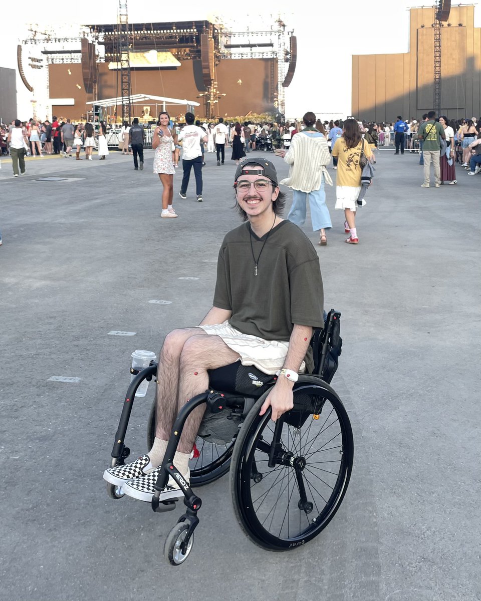 pityclams's tweet photo. last day of #DisabilityPrideMonth so i’m promoting myself again! 

i make keychains and pins and such! i talk abt hockey/baseball &amp; splatoon, would love if you checked out my shop!

remember to keep supporting your disabled peers <3 we’re not going away!

https://t.co/JqKG8ajIS1 https://t.co/cfTnVzzTSf