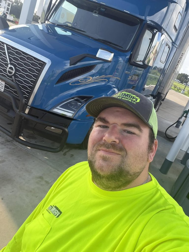 ScottStran3k's tweet photo. My new truck https://t.co/Ig8CurNjd1