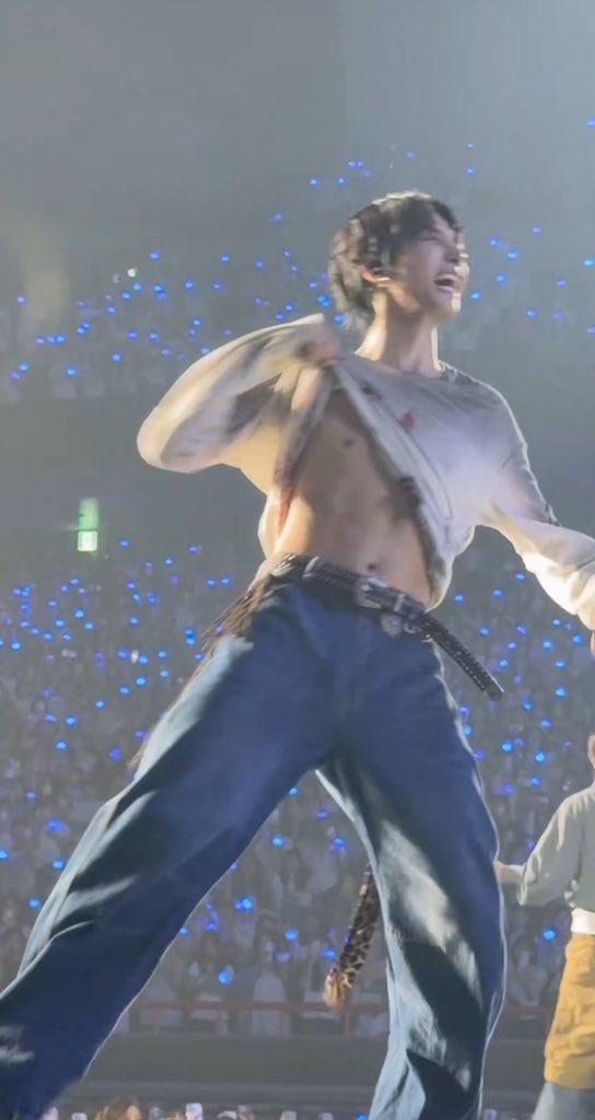 myngfreak's tweet photo. i just saw jaehyun’s abs more than family https://t.co/DDBt9VvBqQ