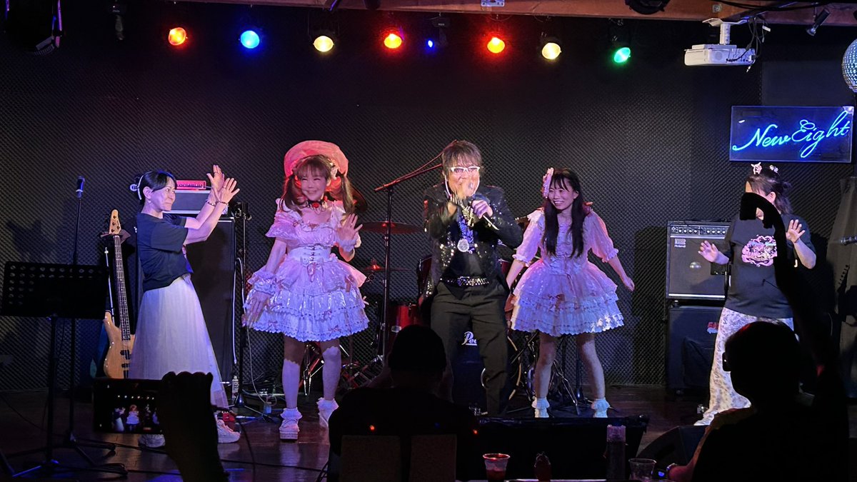 708Subway's tweet photo. お疲れ様です。45分、残業して、8時間45分、仕事しました。仕事帰りに、蒲田ニューエイトに寄りました。ミリオンキッスワンマンライブ見に行きました。第二部に、ものまね、マジックショーに出演しました。皆さんリアクション受けて嬉しかったです^_^最高に楽しかったです😆 https://t.co/oVEXCfMd4M